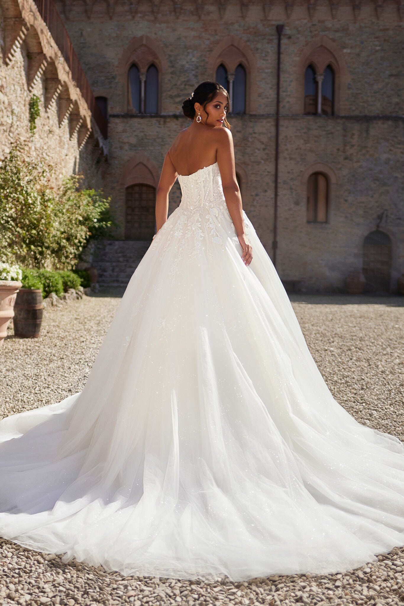 Romantic Off-Shoulder Ball Gown Wedding Dress with Detachable Puffy Sleeves and Intricate Lace Appliqués, Featuring a Sparkling Tulle Skirt