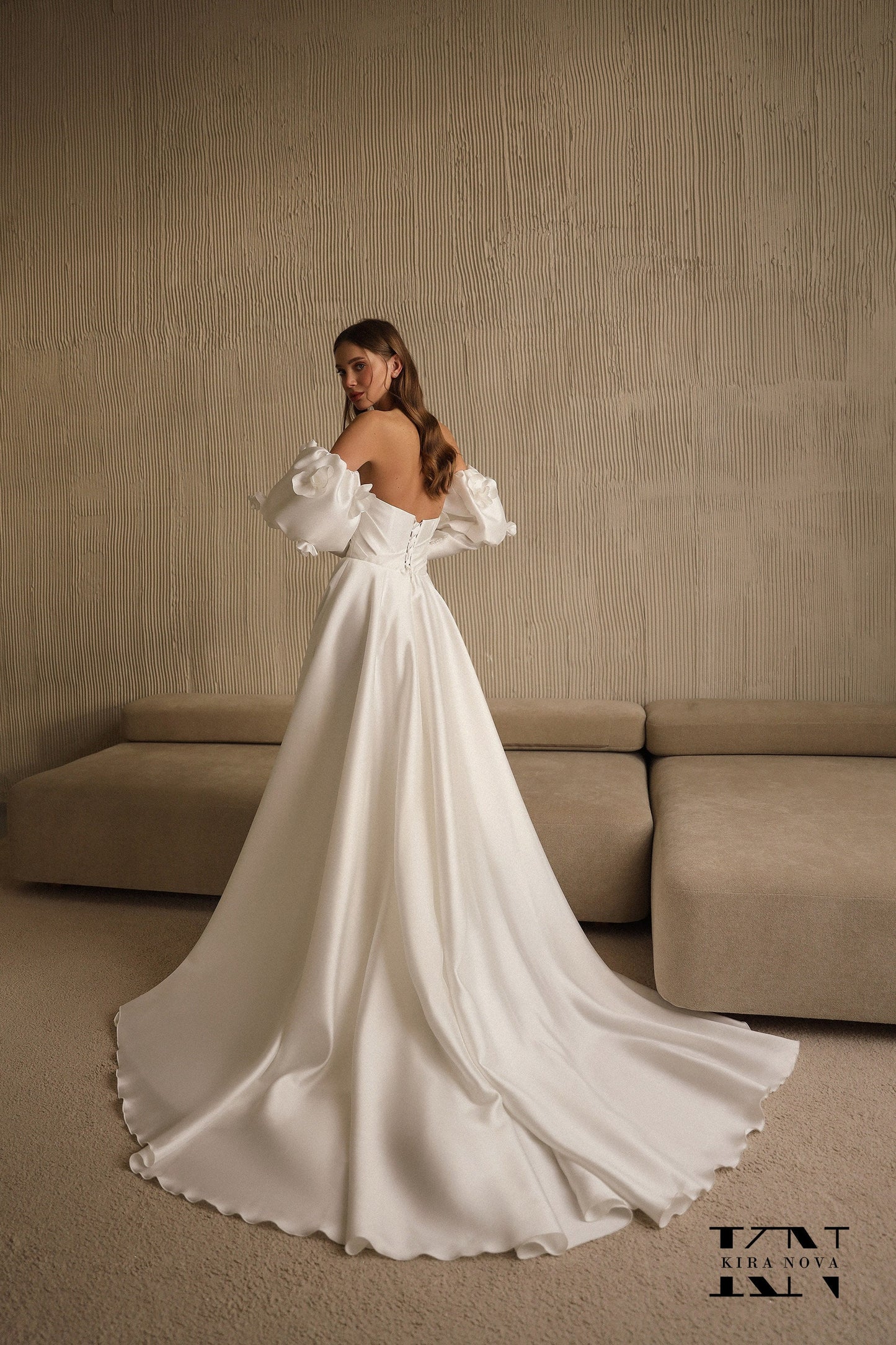 Classic Sleeveless Strapless Wedding Dress Off White Bridal Gown Full Aline With Train Corset Back Dress Sweetheart Neckline Side Slit