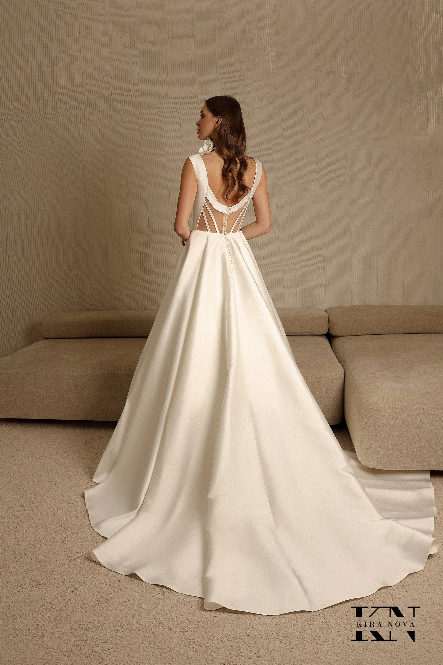 Classic Sleeveless Thick Straps Wedding Dress Off White Bridal Gown Full Aline With Train Illusion Back Dress Square Sweetheart Neckline