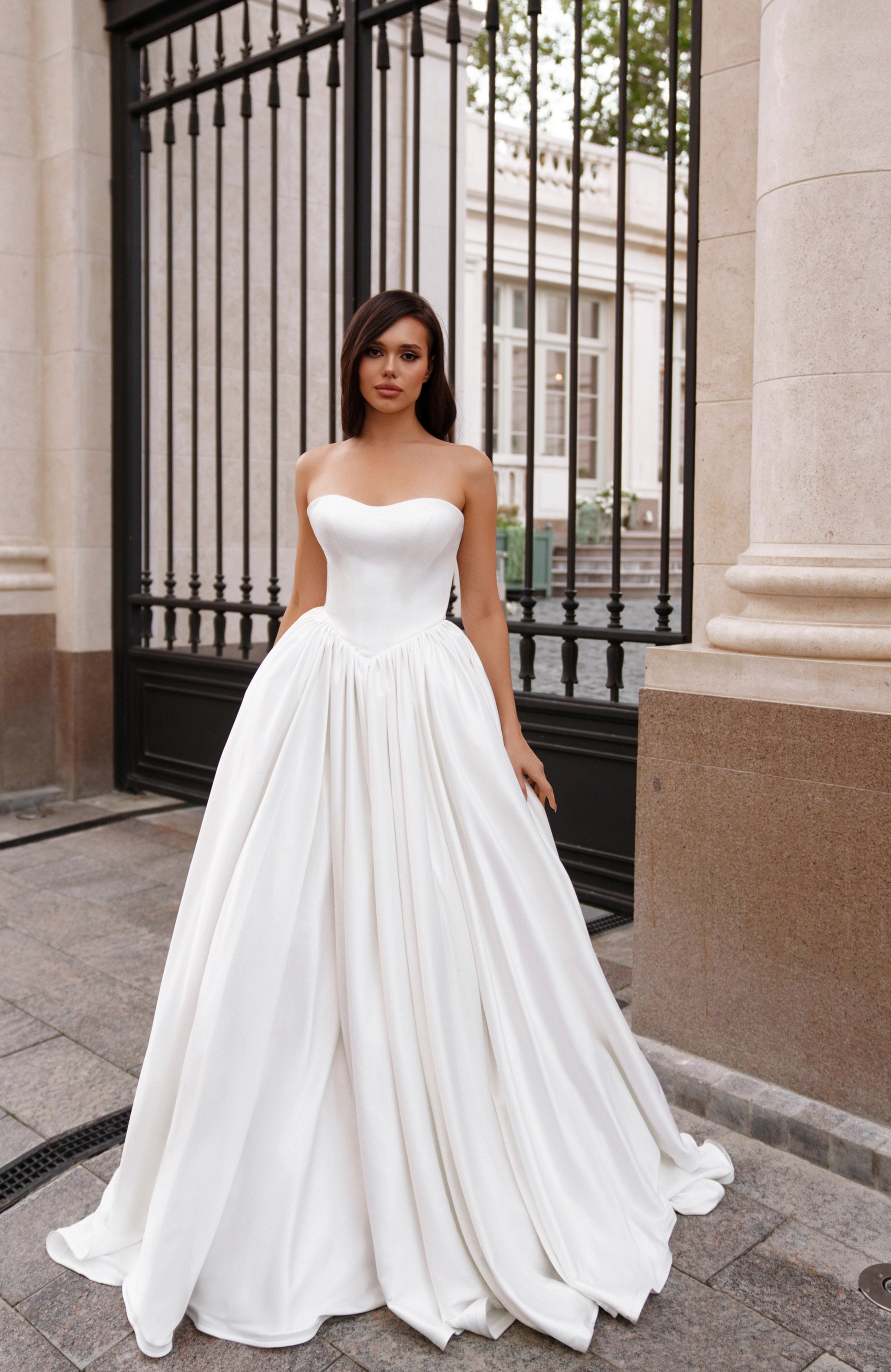 bride dress classic Simple bridal wear | Classic and timeless wedding gowns main image 1