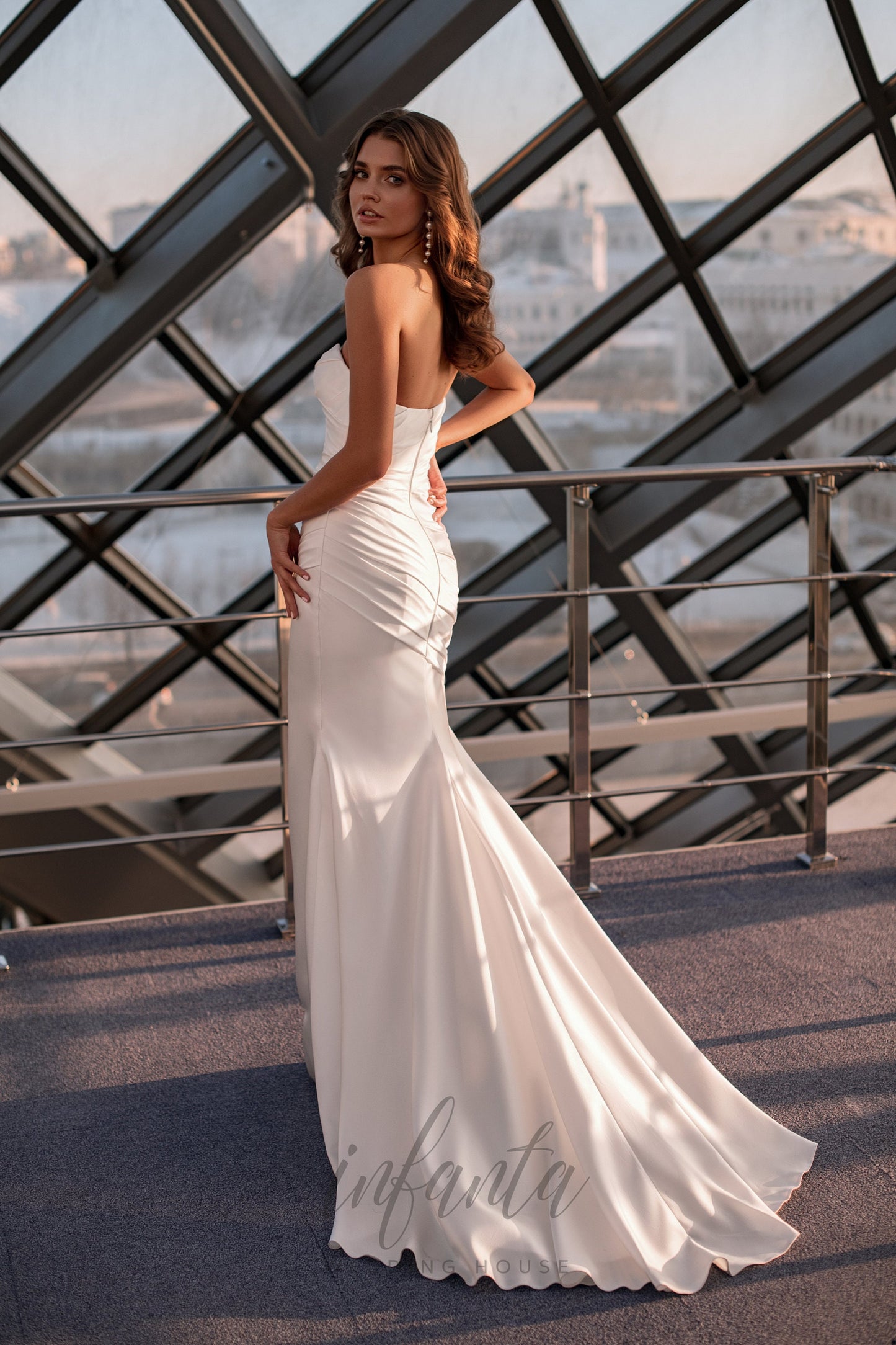 Simple Classic Satin Sweetheart Sleeveless Strapless Fitted Mermaid Fit and Flare Wedding Dress Bridal Gown Organza Detachable Puff Sleeves