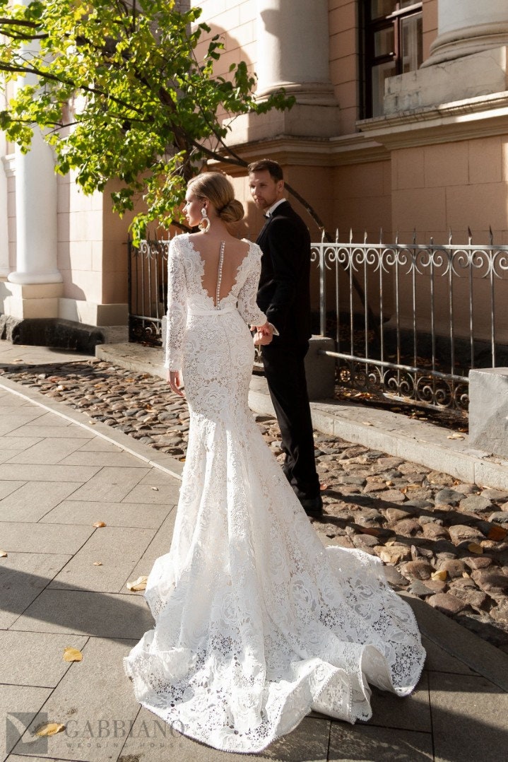 Stunning Luxury Modest High Neckline Long Lace Sleeves All Over Lace Mermaid Fitted Fit and Flare Boat Neckline Wedding Dress Bridal Gown