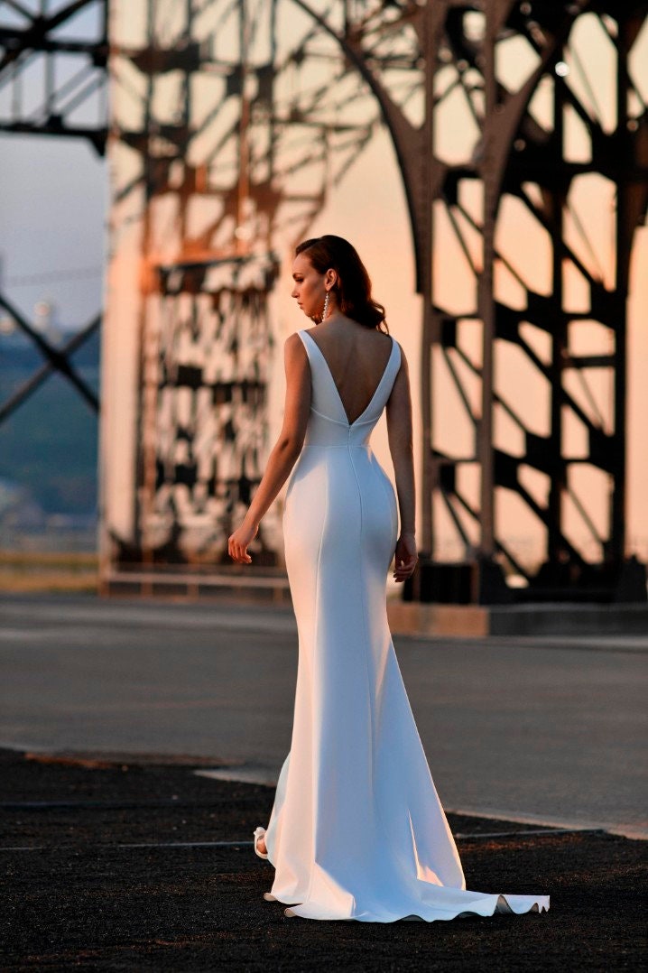 Simple Minimalist Sleeveless Fitted Fit and Flare Open Back V Neckline Wedding Dress Bridal Gown Short Train Mermaid Flattering Satin