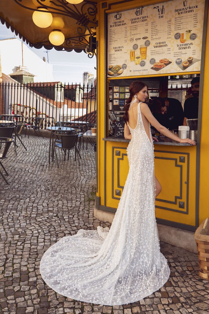 Eloquent Sheath Style Sexy Sleeveless Wedding Dress Bridal Gown Side Slit Deep V Neckline Open Back with Straps and Train 3D Flowers