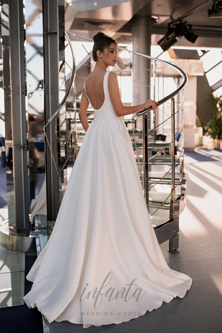 Sleeveless with Straps Square Neckline Wedding Dress Bridal Gown Aline Open Back Taffeta Unique Ivory Gold with Train