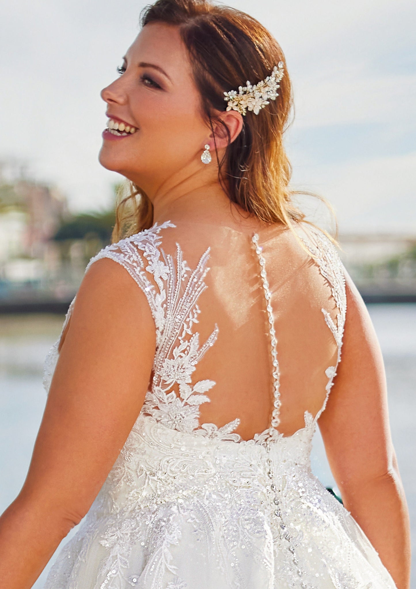 Romantic Traditional Aline Wedding Dress Bridal Gown Illusion Lace V Neckline Cap Sleeves Plus Size Tattoo Lace Tulle Skirt Train