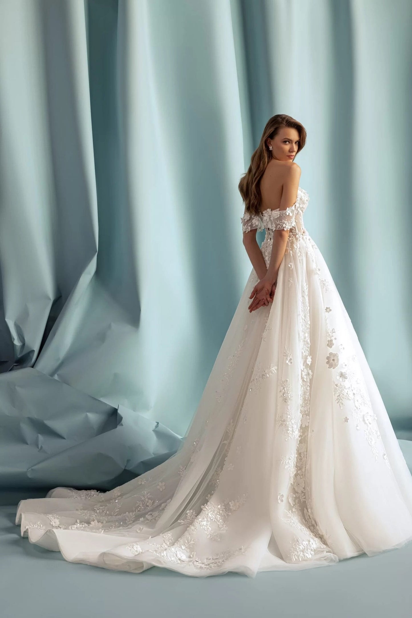 Luxury Aline Wedding Dress Floral Off The Shoulder Straps Open Back Sweetheart Neckline Bridal Gown 3D Flowers with Train Corset Back
