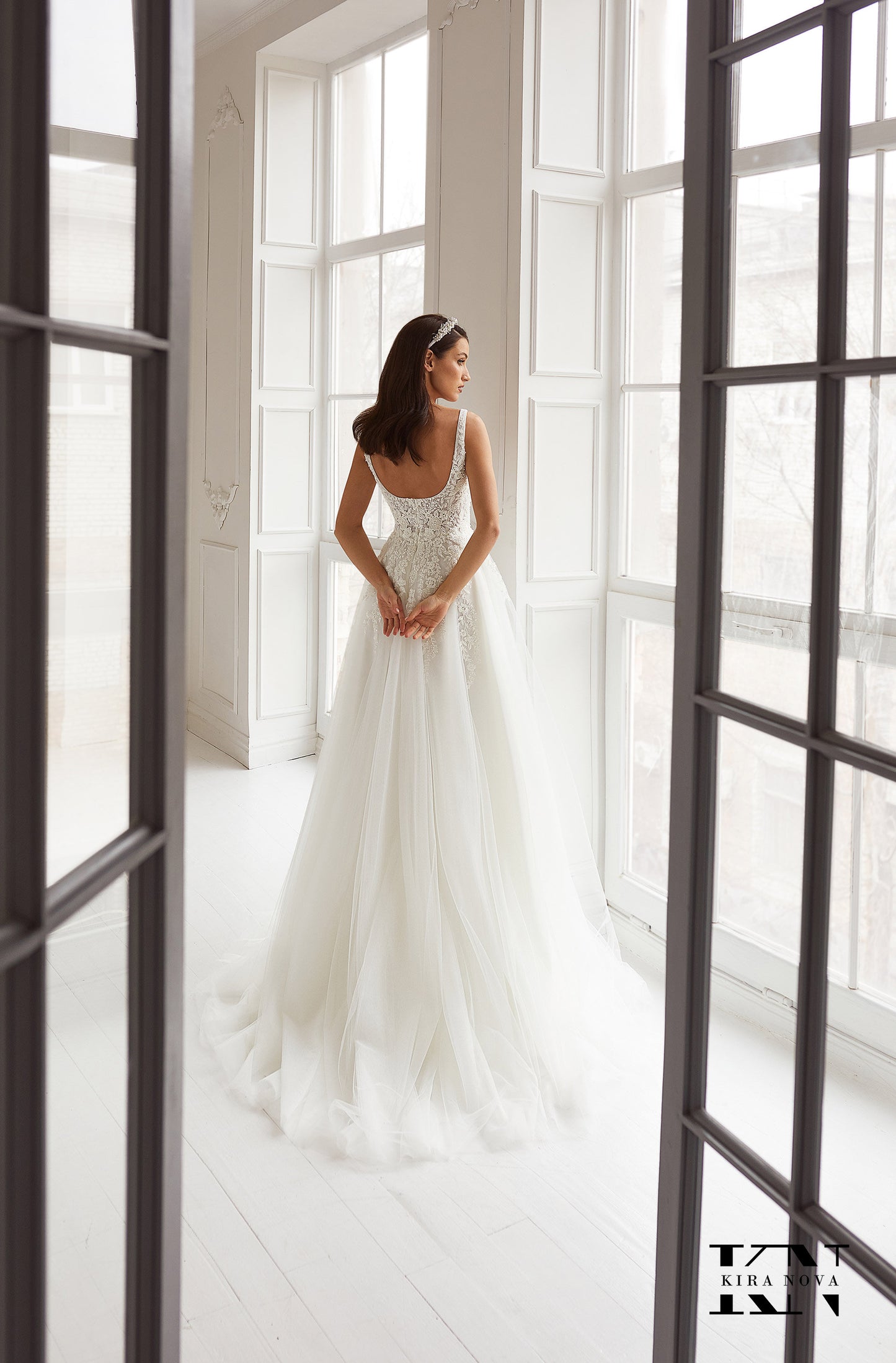 Sleeveless A-Line Boho Wedding Dress with Backless Design, Straps, and Square Neck Sweep Train Bridal Gown Ivory Sparkle Tulle Side Slit