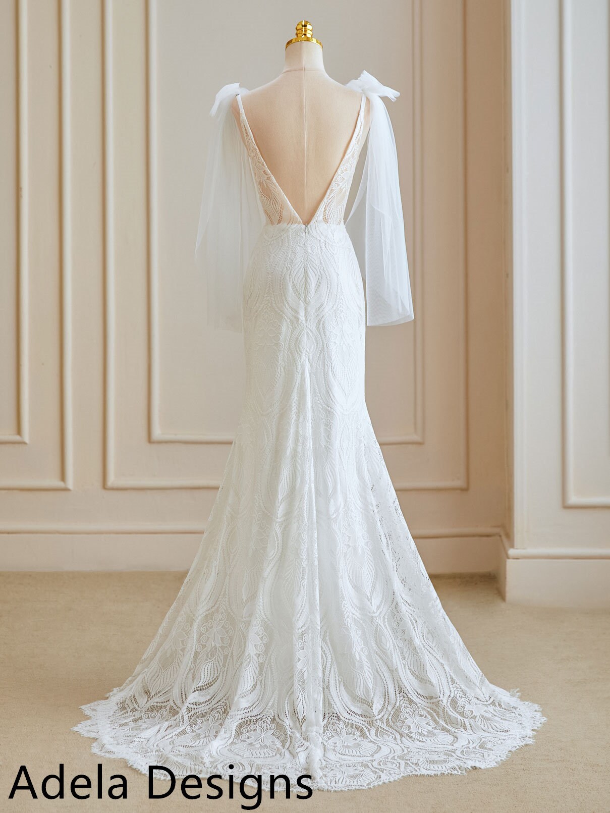 Vintage Lace Boho Mermaid Wedding Dress Sleeveless Bridal Gown Fit and Flare Style Detachable Shoulder Bows Straps Low Open V Shape Back