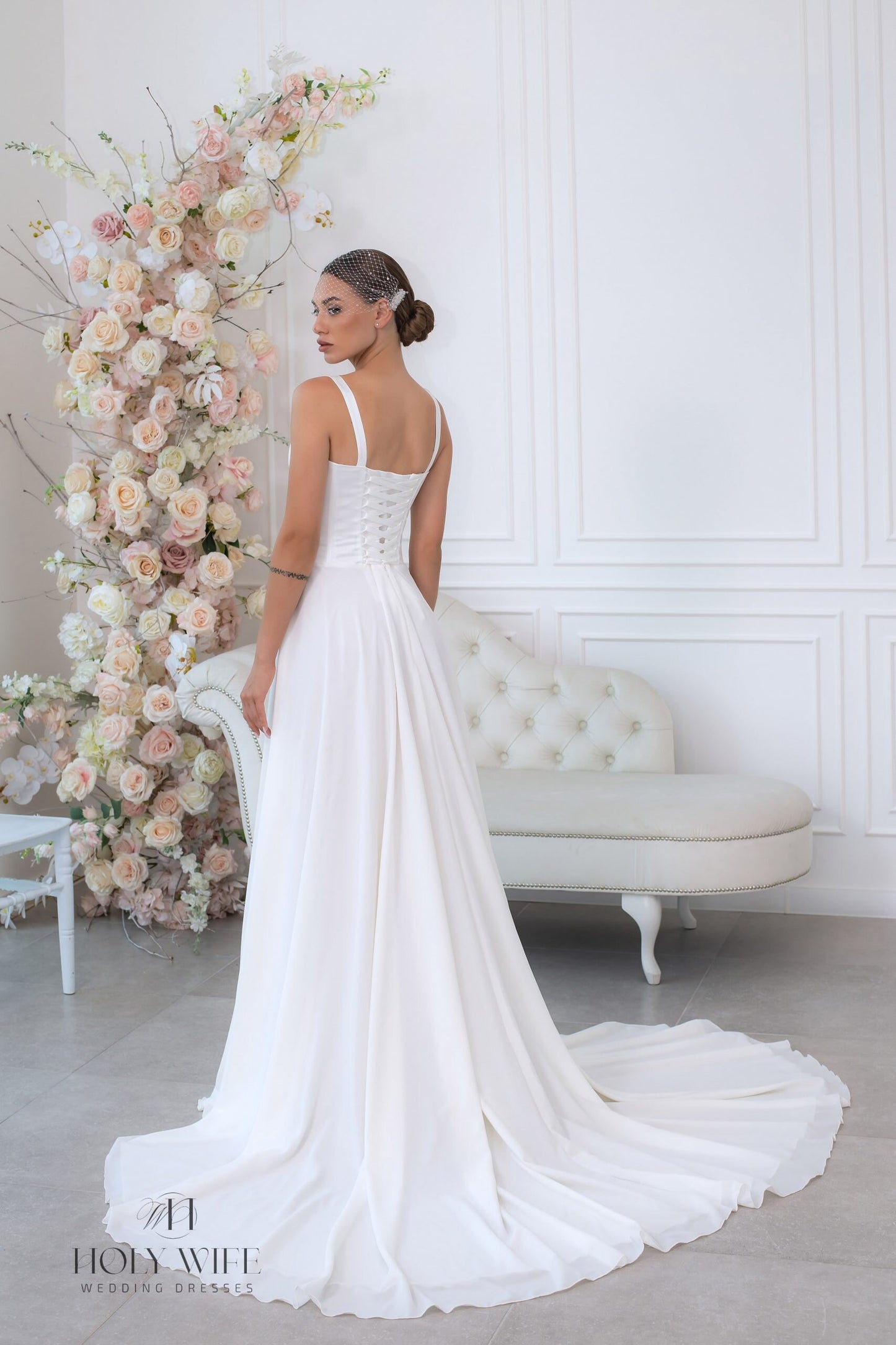 Classic Simple Sleeveless Aline Wedding Dress Thick Strap Bridal Gown Chiffon Train Sweetheart Neckline Minimalist Design Corset Back