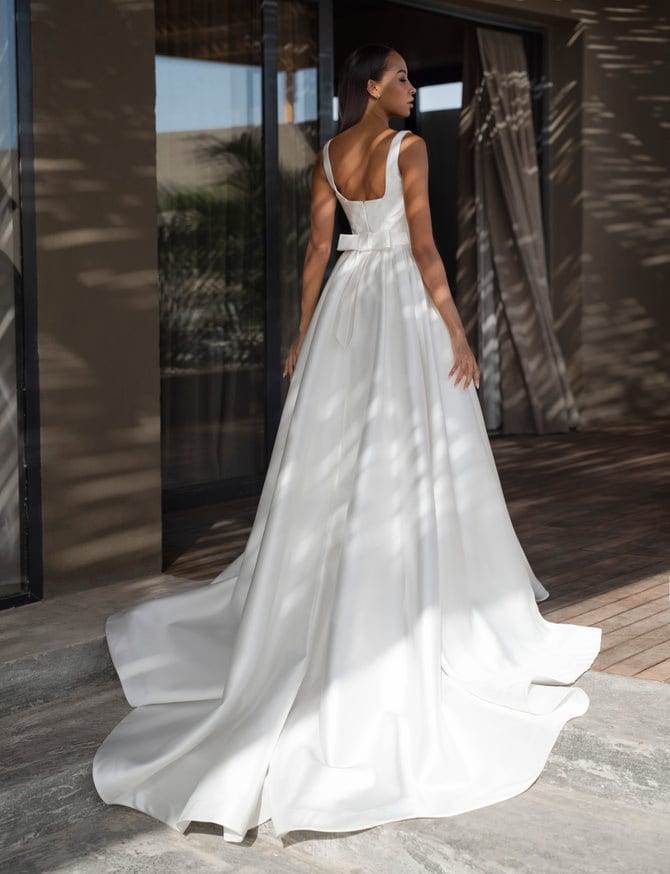 Minimalist Sleeveless Wedding Dress, Princess Wedding Dress, Square Neckline Bridal Gown Soft Satin Open Back Ball Gown Bow Pockets