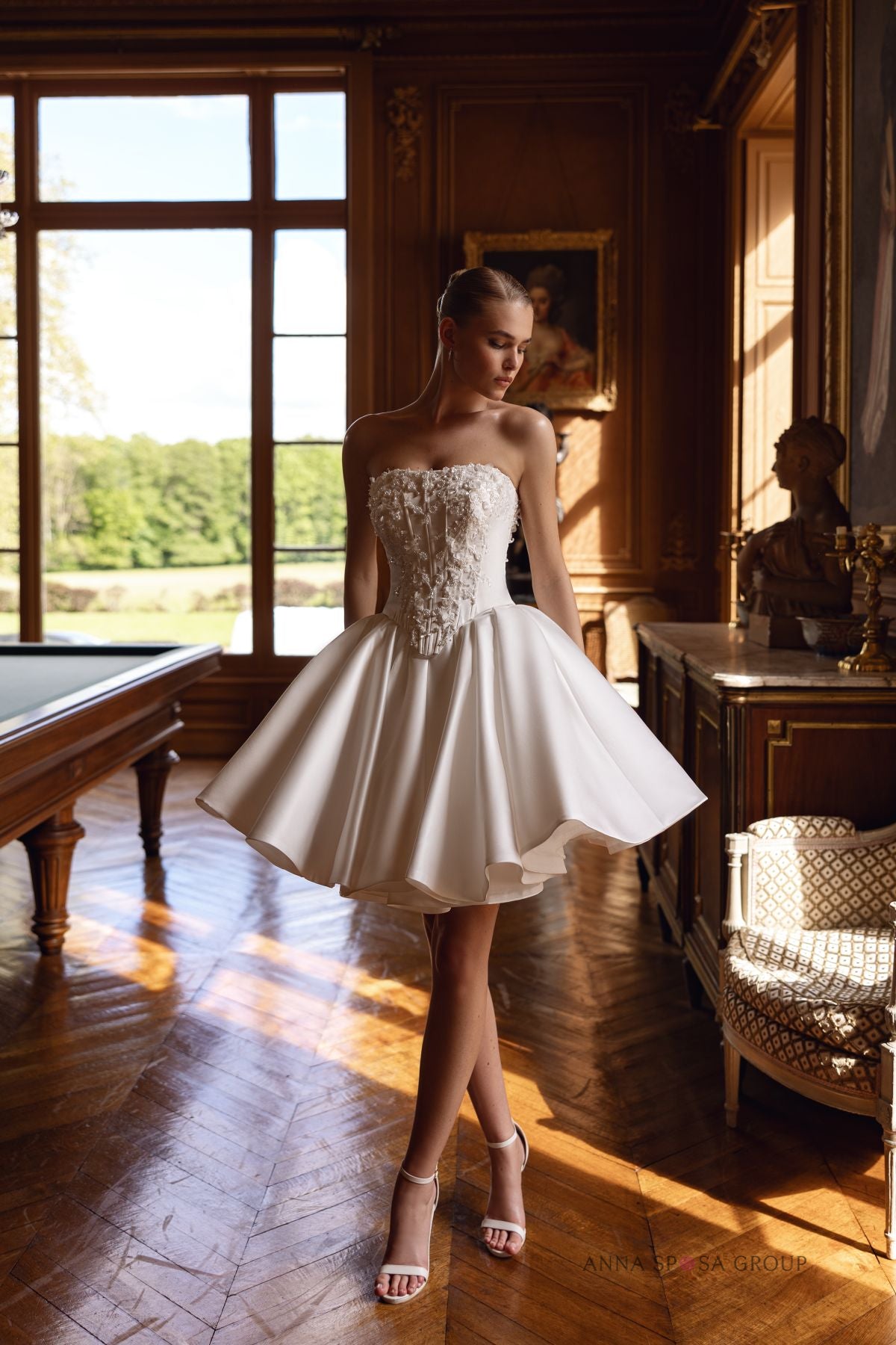 Playful short version of the Klunika wedding set with strapless corset and satin mini skirt