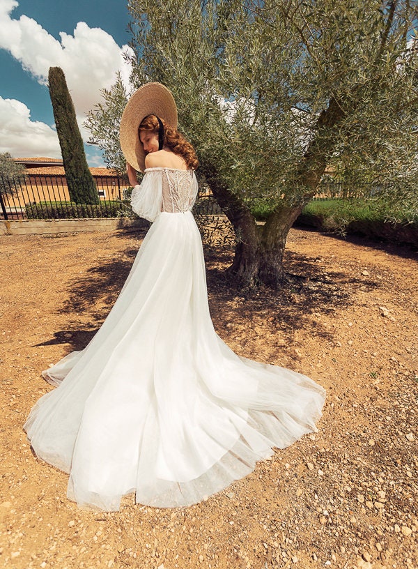 Beautiful Unique Off the Shoulder Puff Sleeves ALine Off White Wedding Dress Bridal Gown with Train