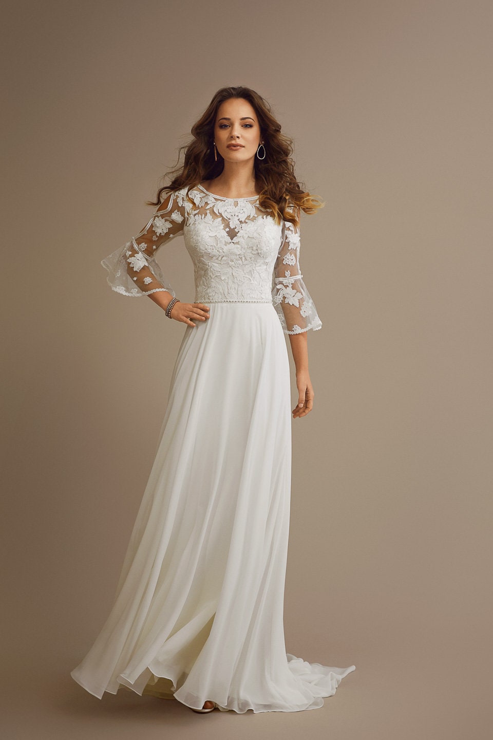 Beautiful Boho Simple Aline Illusion Lace 3/4 Sleeves Flare Bell Chiffon Skirt Sweetheart Neckline Wedding Dress Bridal Gown Open Back Train