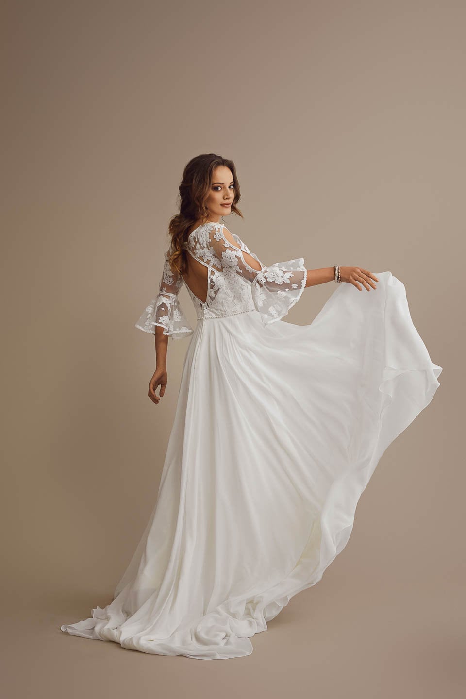 Beautiful Boho Simple Aline Illusion Lace 3/4 Sleeves Flare Bell Chiffon Skirt Sweetheart Neckline Wedding Dress Bridal Gown Open Back Train