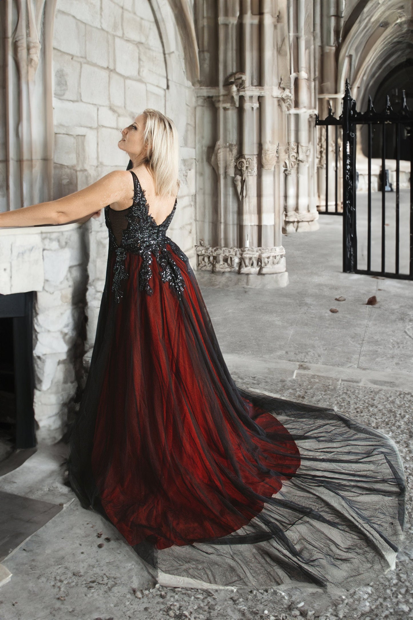 Gothic Red and Black Sequined Lace ALine Sleeveless Tulle Wedding Dress Bridal Gown Sleeveless Open Back Short Train Plus Size V Neck