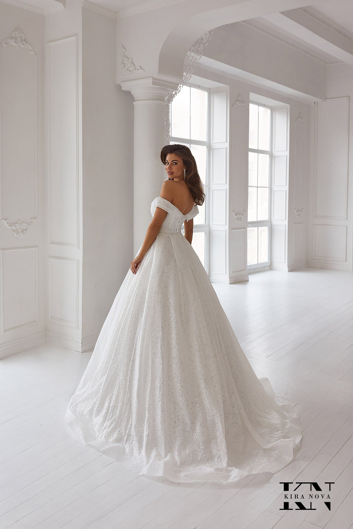 Classic Full Aline Glitter Sleeveless Off the Shoulder Full Ball Gown Wedding Dress Bridal Gown V Neck Open Back Minimalist Design