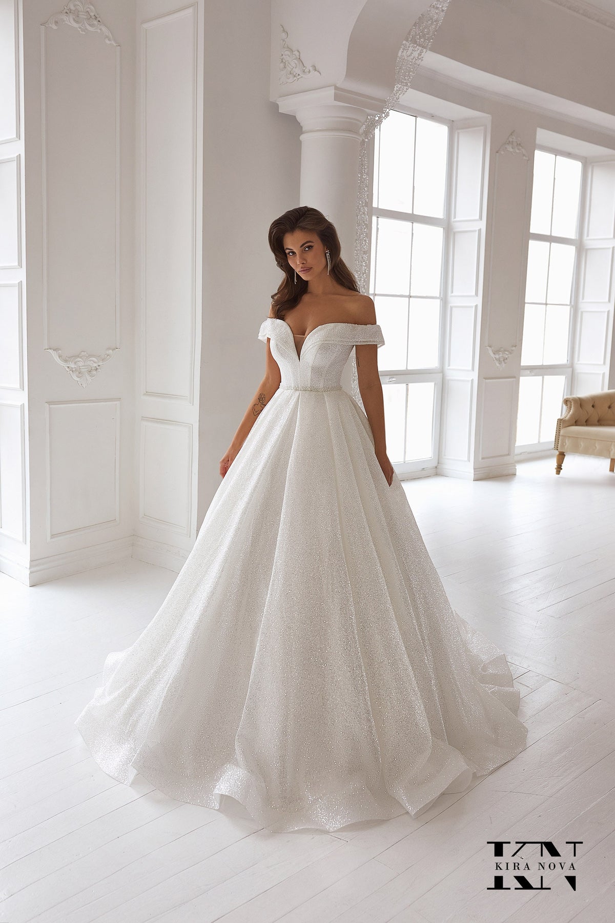Classic Full Aline Glitter Sleeveless Off the Shoulder Full Ball Gown Wedding Dress Bridal Gown V Neck Open Back Minimalist Design
