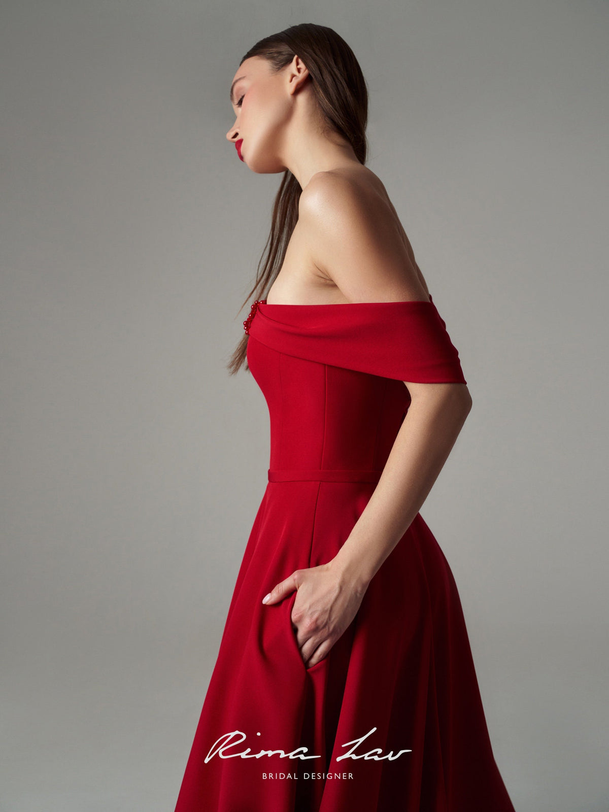 Beautiful Minimalist Off the Shoulder Neckline Aline Red Wedding Dress Bridal Gowns Plus Size Train Simple Classic Design Side Slit Corset