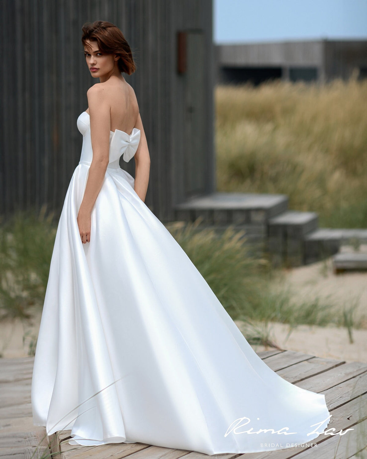 Modern Minimalist Sleeveless Strapless Sweetheart Neckline Aline Wedding Dress Bridal Gowns Plus Size Train Simple Classic Design Bustier