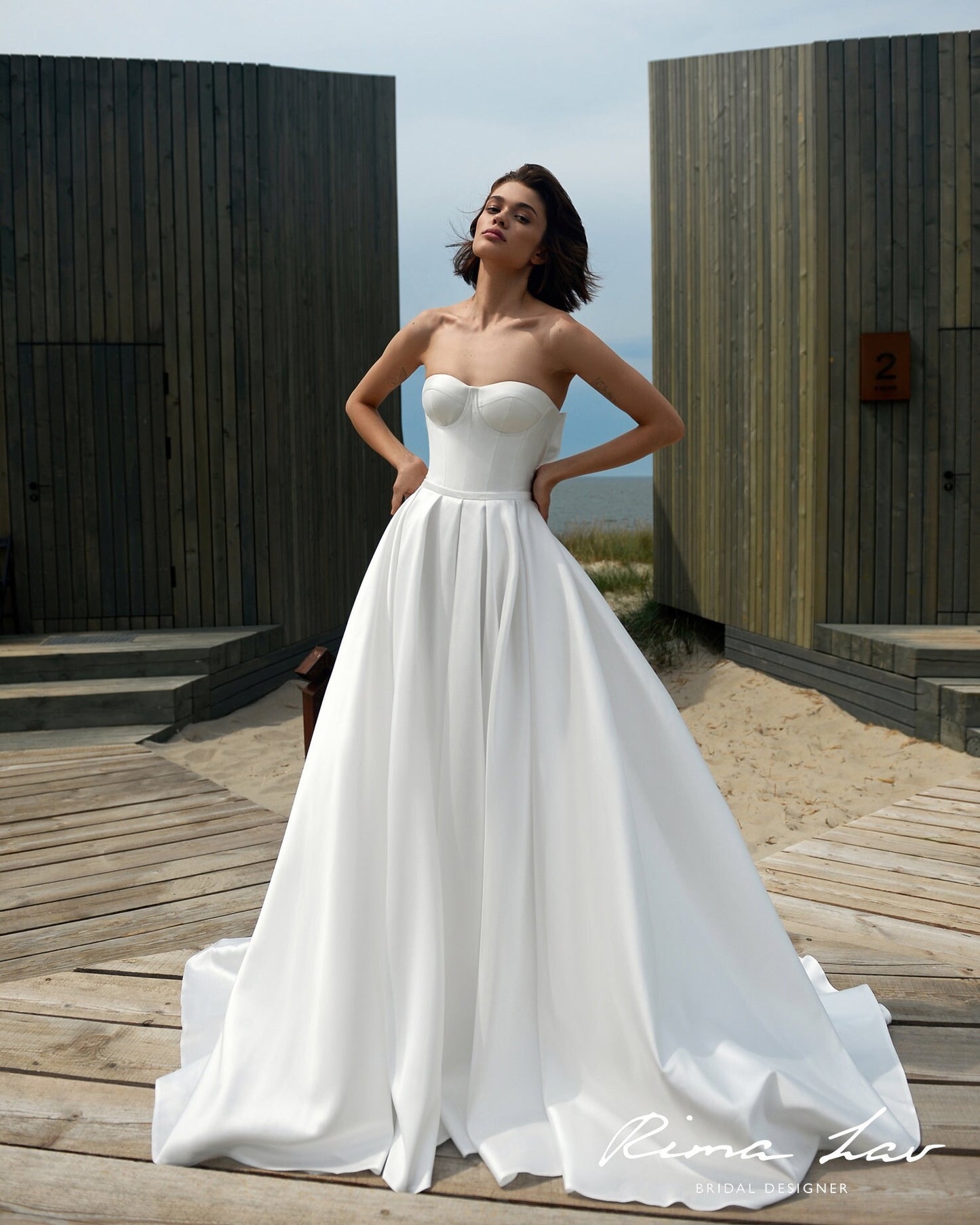 Modern Minimalist Sleeveless Strapless Sweetheart Neckline Aline Wedding Dress Bridal Gowns Plus Size Train Simple Classic Design Bustier