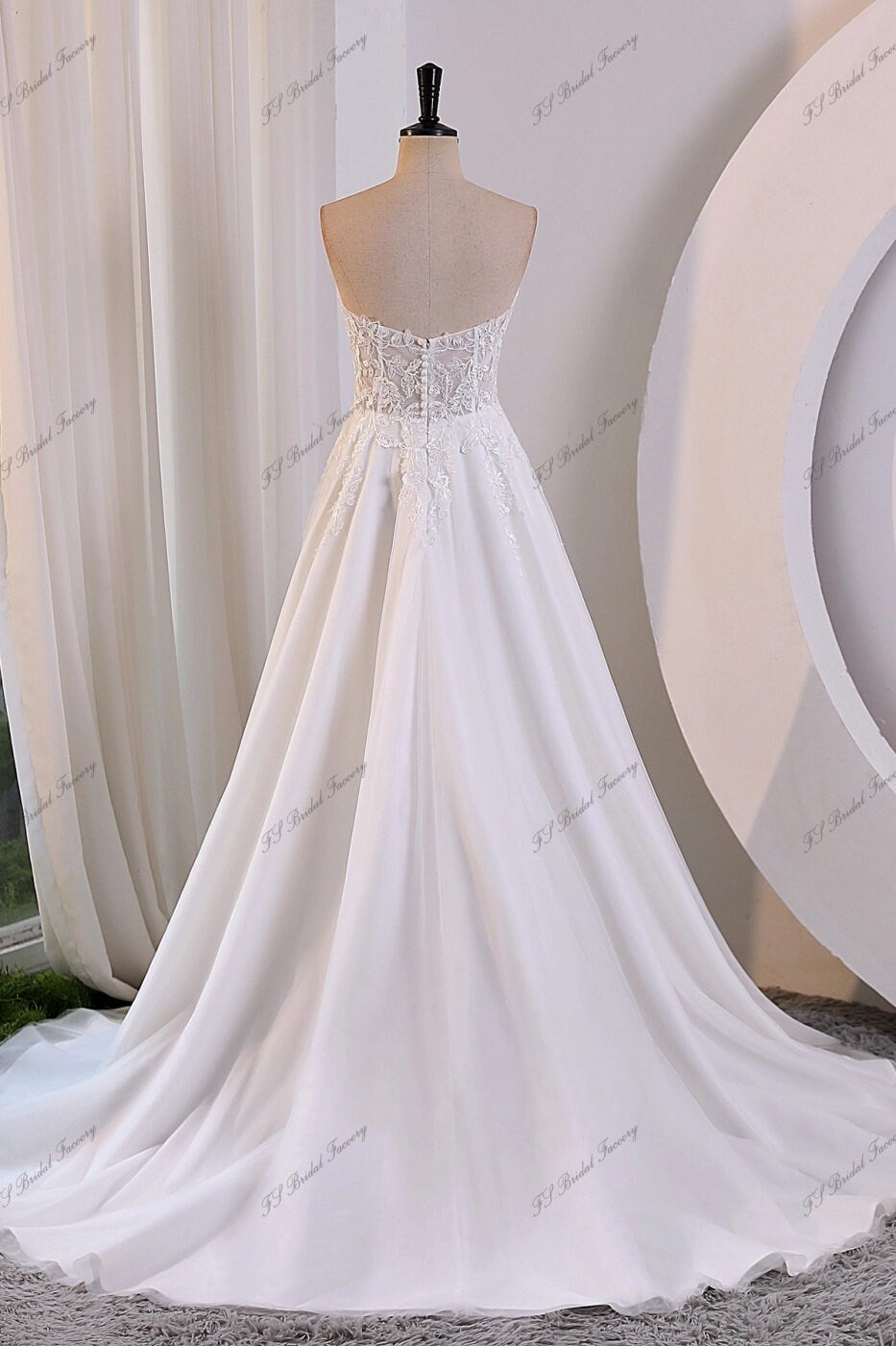 A-line Wedding Gown With Sweetheart Neckline And High Side Split Sleeveless Bridal Gown Strapless Backless Design