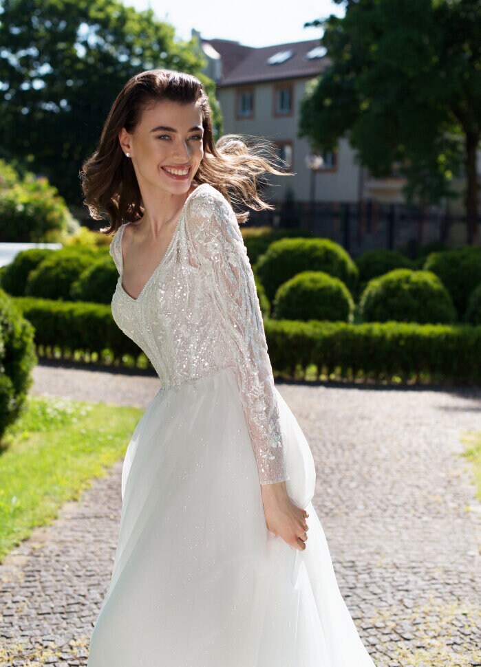 Stunning Long-Sleeve Wedding Dress with V-Neckline and Beaded Bodice - Elegant Tulle A-Line Bridal Gown for Classic and Romantic Weddings