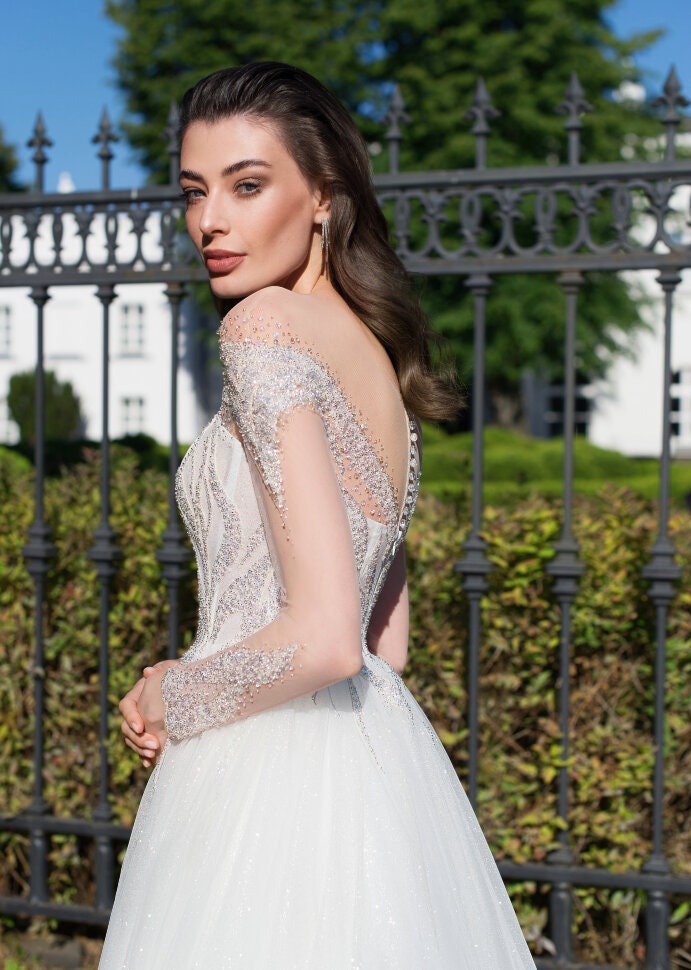 Romantic Off-Shoulder Wedding Dress with Beaded Bodice and Tulle Skirt - Elegant A-Line Bridal Gown for Timeless and Sophisticated Weddings