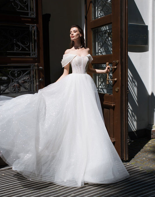 Stunning Off-Shoulder Wedding Dress with Puff Sleeves and Beaded Corset Bodice - Elegant Tulle A-Line Bridal Gown for Fairytale Weddings