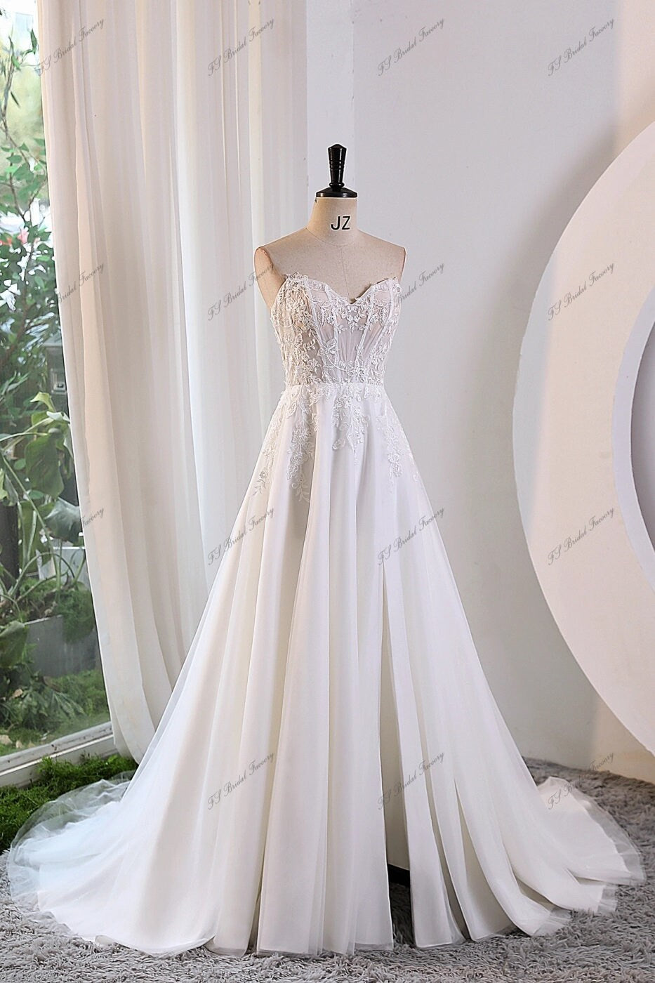A-line Wedding Gown With Sweetheart Neckline And High Side Split Sleeveless Bridal Gown Strapless Backless Design