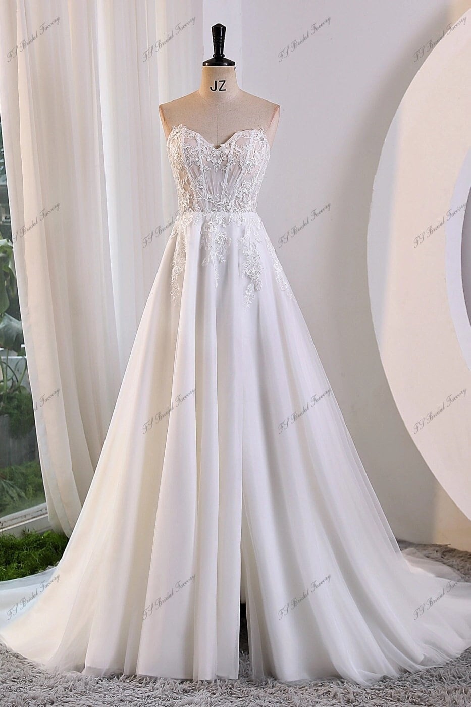 A-line Wedding Gown With Sweetheart Neckline And High Side Split Sleeveless Bridal Gown Strapless Backless Design