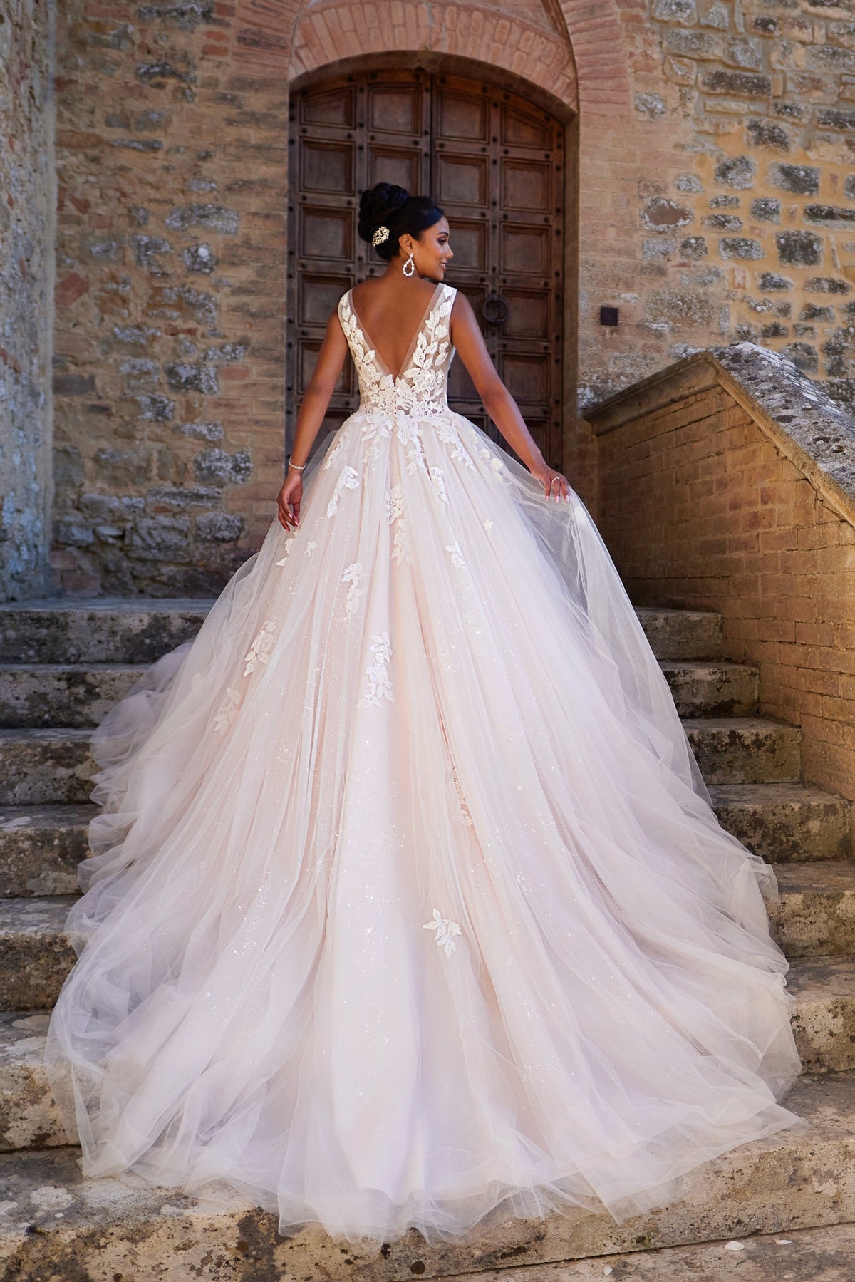 Luxurious Lace and Tulle Bridal Ball Gown with Deep V-Neck and Sparkling Floral Appliqués Wedding Dress