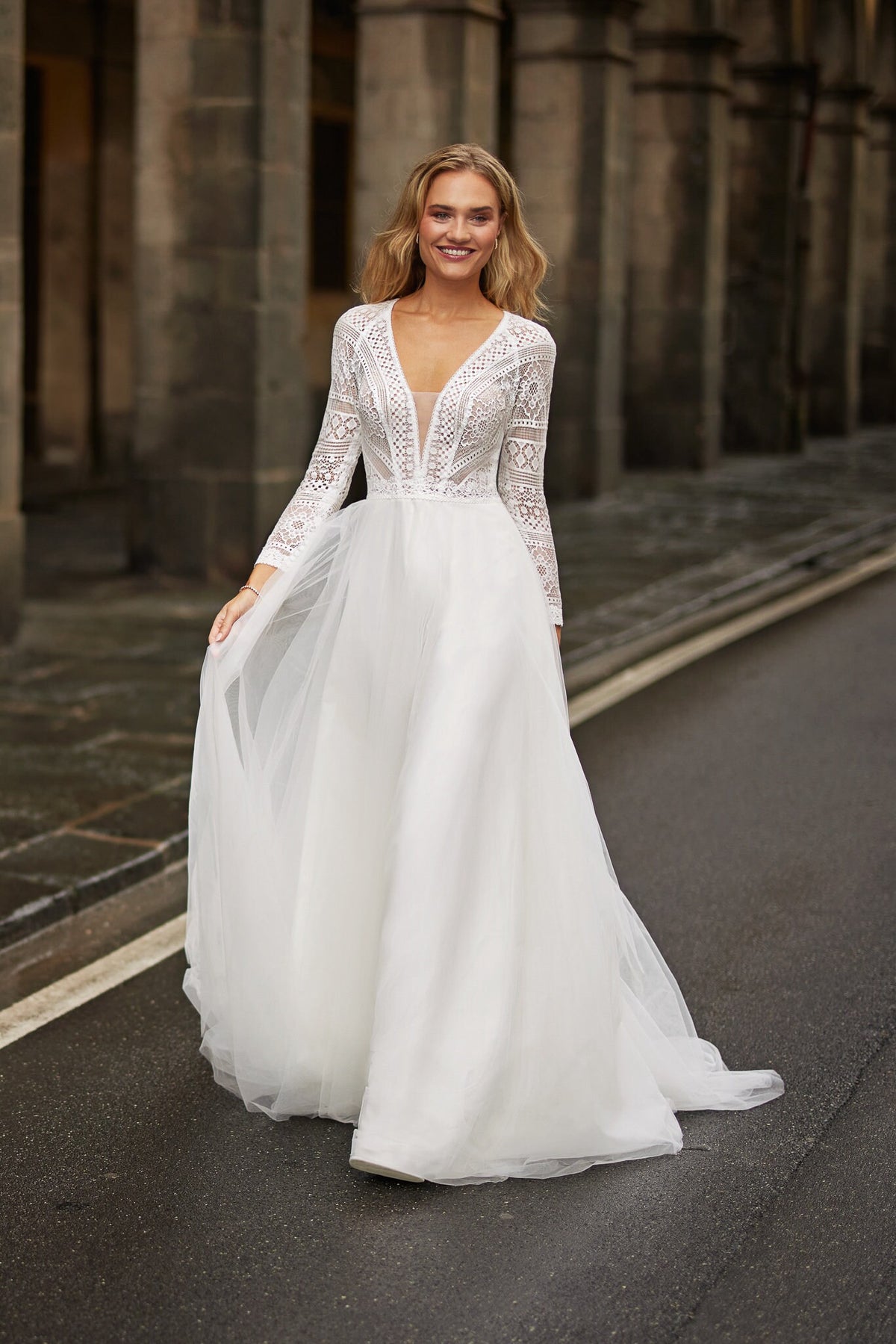 Elegant Long Sleeve A-Line Wedding Dress with Deep V-Neck Lace Bodice and Tulle Skirt Bridal Gown Geometric Lace