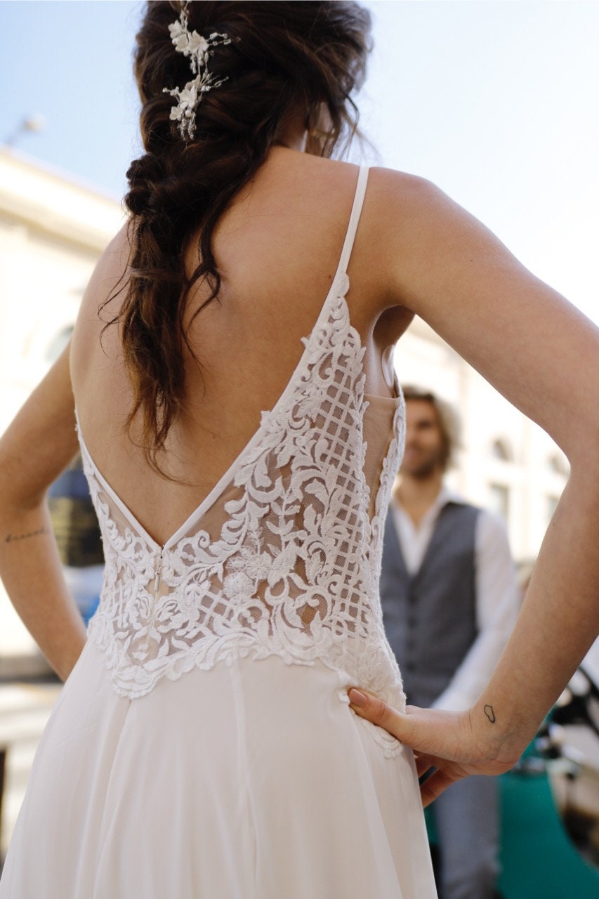 Boho Chic Plunge V-Neck A-Line Wedding Dress with Spaghetti Straps and Lace Bodice Bridal Gown