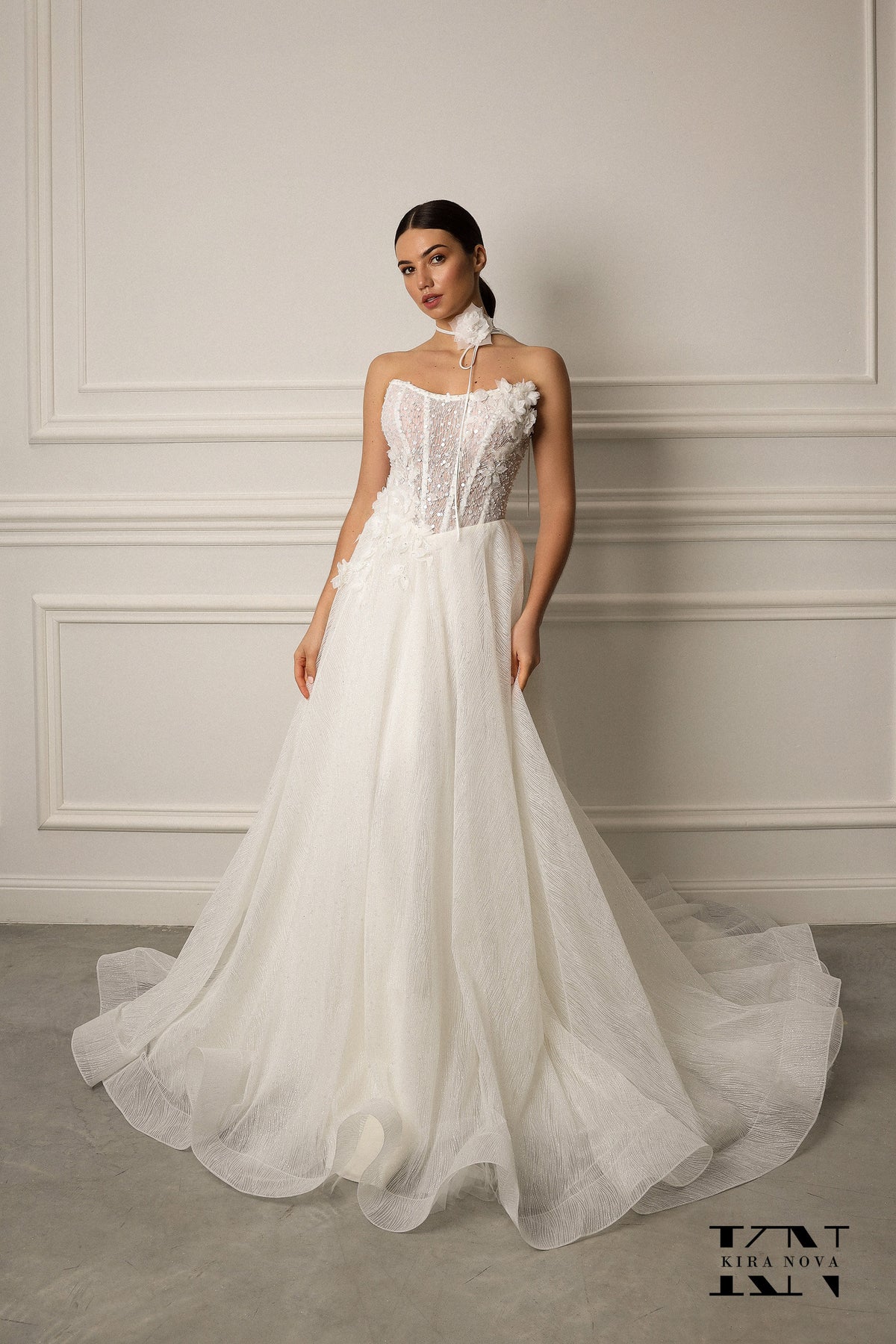 Stunning Sleeveless Strapless Wedding Dress Sparkle Bridal Gown Full Aline With Train Slight Sweetheart Neckline 3D Flowers Basque Waist