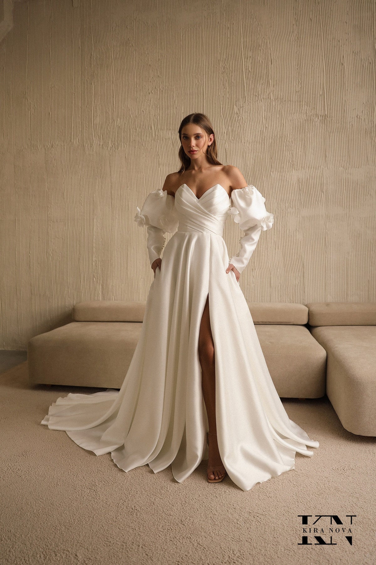 Classic Sleeveless Strapless Wedding Dress Off White Bridal Gown Full Aline With Train Corset Back Dress Sweetheart Neckline Side Slit
