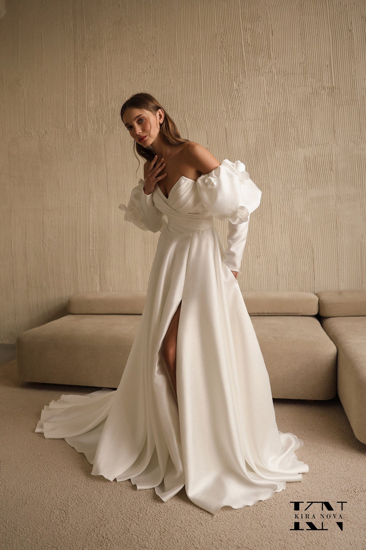 Classic Sleeveless Strapless Wedding Dress Off White Bridal Gown Full Aline With Train Corset Back Dress Sweetheart Neckline Side Slit