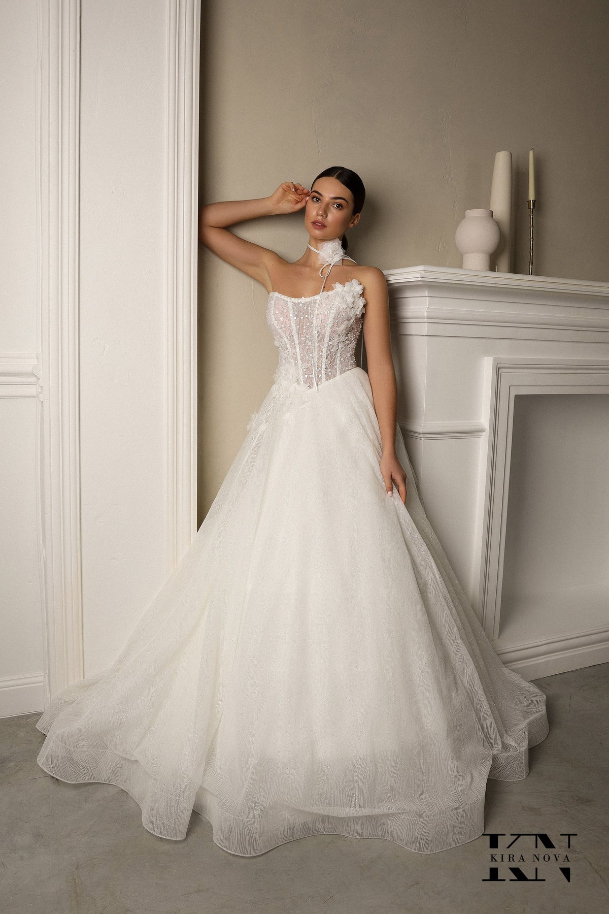 Stunning Sleeveless Strapless Wedding Dress Sparkle Bridal Gown Full Aline With Train Slight Sweetheart Neckline 3D Flowers Basque Waist