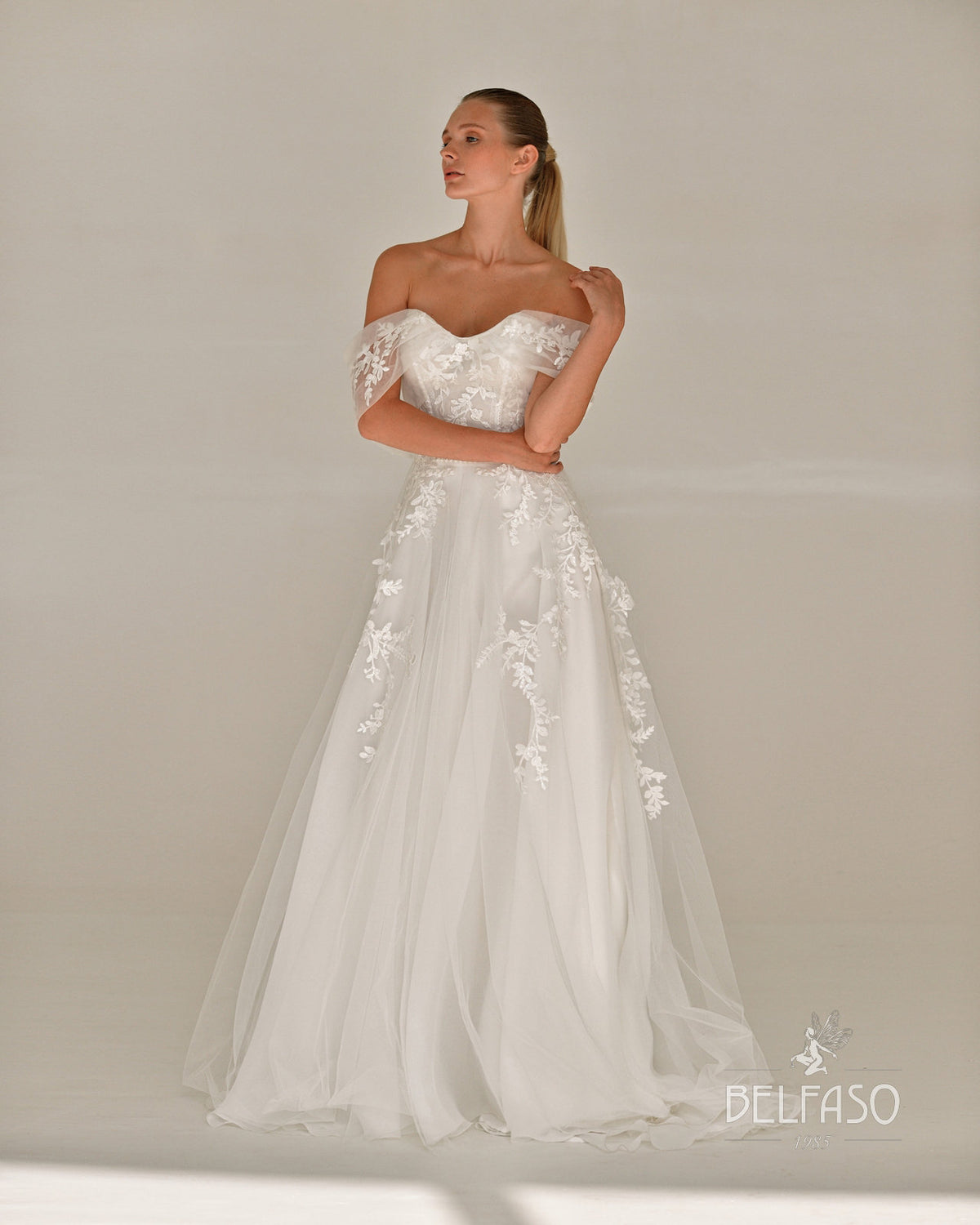 Elegant Off the Shoulder Wedding Dress Bridal Gown Flowing Aline Silhouette, Featuring Floral Lace and Sweetheart Neckline