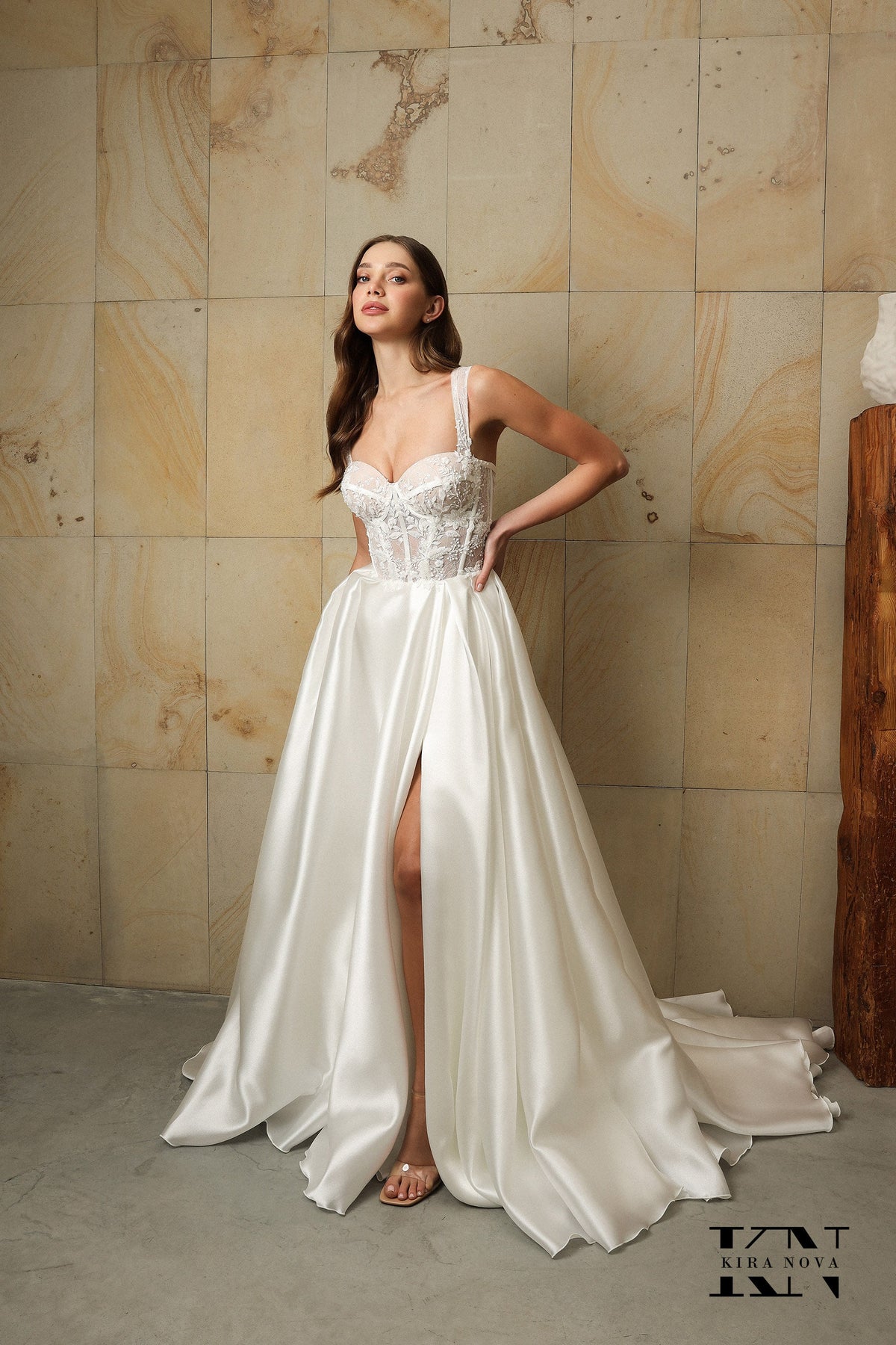 Modern Sleeveless with Thick Straps Wedding Dress Bridal Gown Aline With Train Sweetheart Neckline Floral Lace Satin Skirt Bustier Side Slit