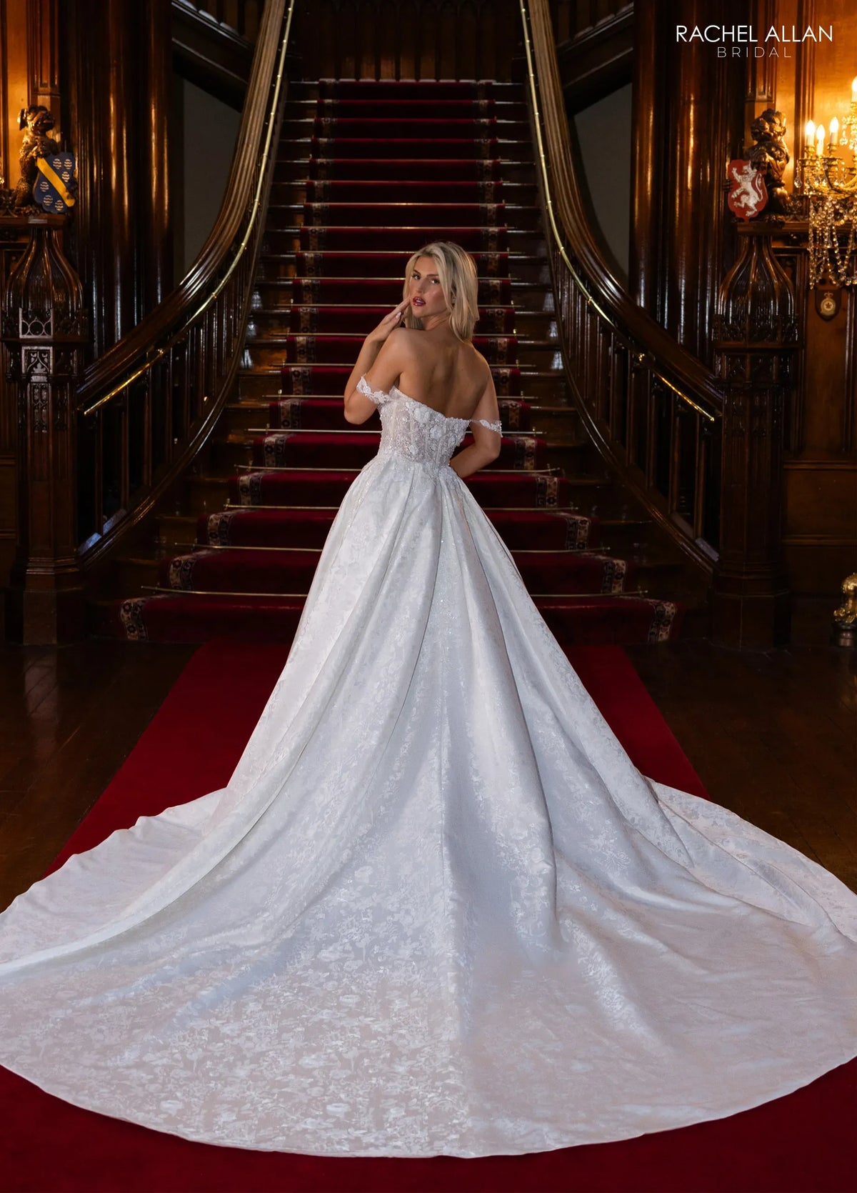 Timeless and luxurious Size 16