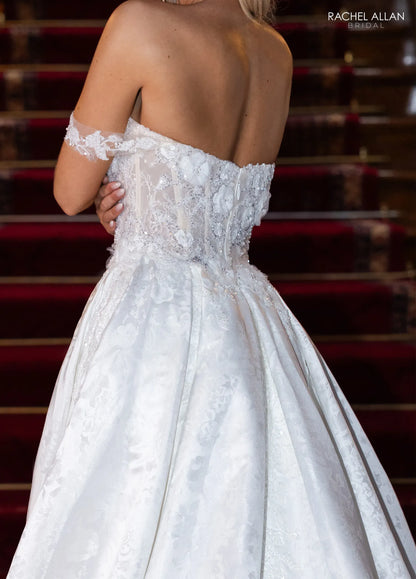 Timeless and luxurious Size 16