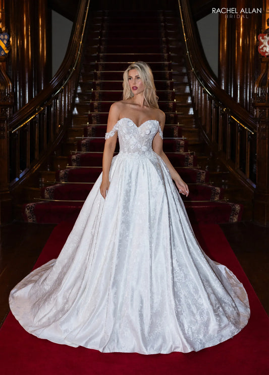 Timeless and luxurious Size 16