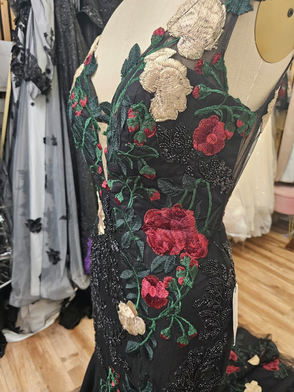 Dress Black Fitted with White and Red Roses V Neck size 10 Wedding Formal