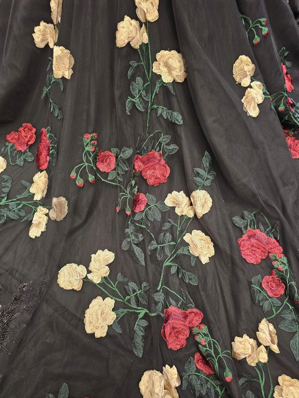 Dress Black Fitted with White and Red Roses V Neck size 10 Wedding Formal