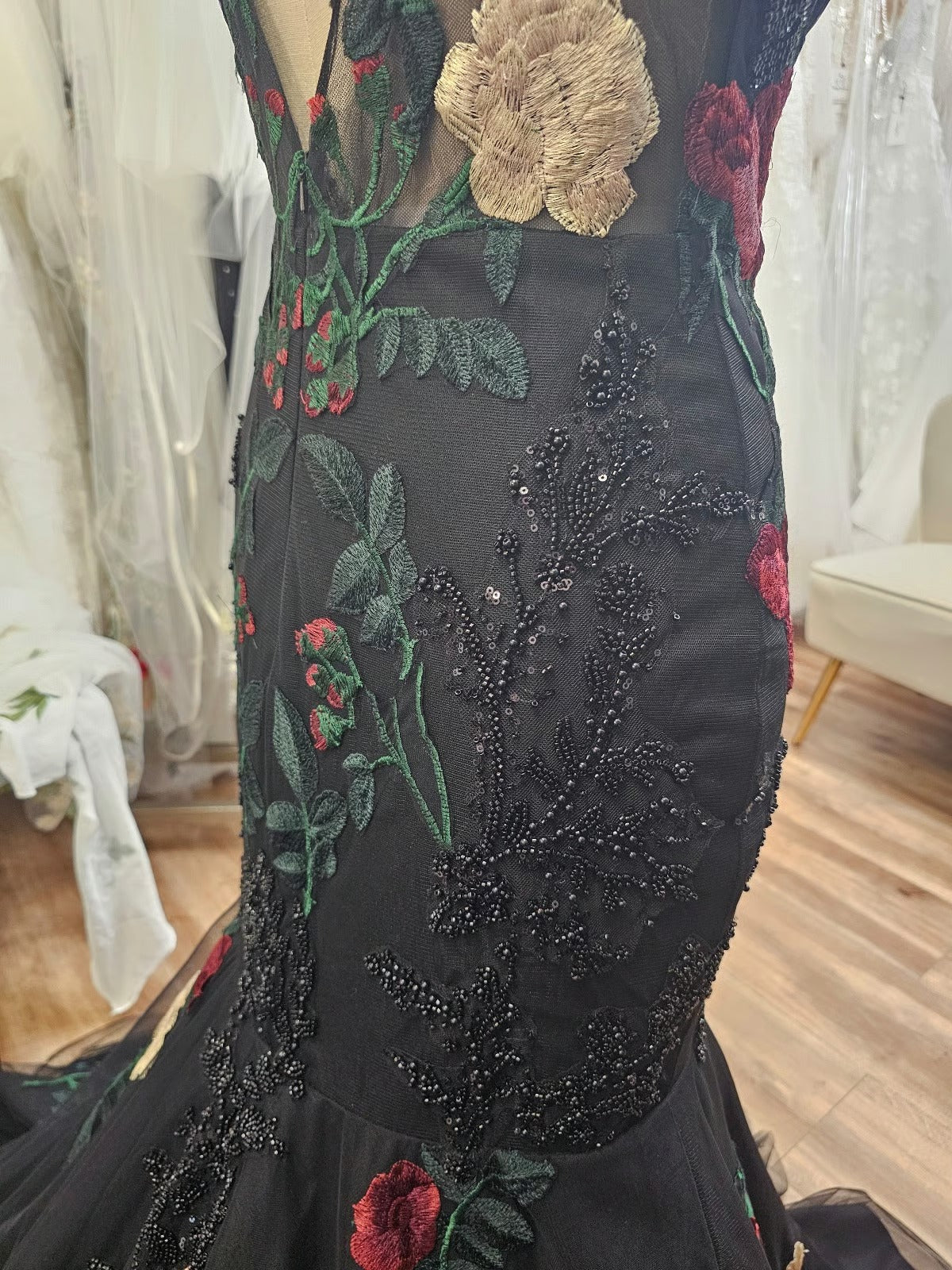 Dress Black Fitted with White and Red Roses V Neck size 10 Wedding Formal