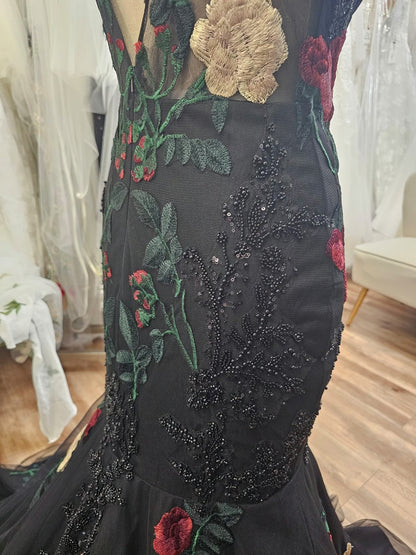 Dress Black Fitted with White and Red Roses V Neck size 10 Wedding Formal