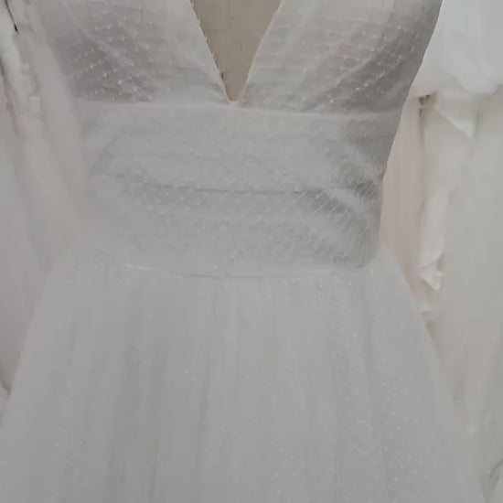 Vintage Boho Style Ankle Length Polka Dot Tulle Wedding Dress Bridal Gown Sleeveless Open Back V Neckline Aline