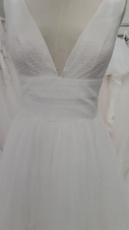 Vintage Boho Style Ankle Length Polka Dot Tulle Wedding Dress Bridal Gown Sleeveless Open Back V Neckline Aline