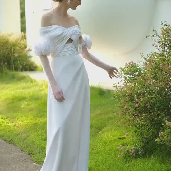 Classic Simple Sheath Style Off the Shoulder Open Back Wedding Dress Bridal Gown Minimalist with Train Unique Design Sweetheart Neckline